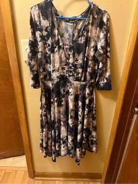 Simply Vera Vera Wang Black and Cream Floral Midi Dress